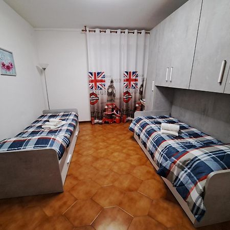 Appartamento Giotto - Free Parking Ліворно Екстер'єр фото